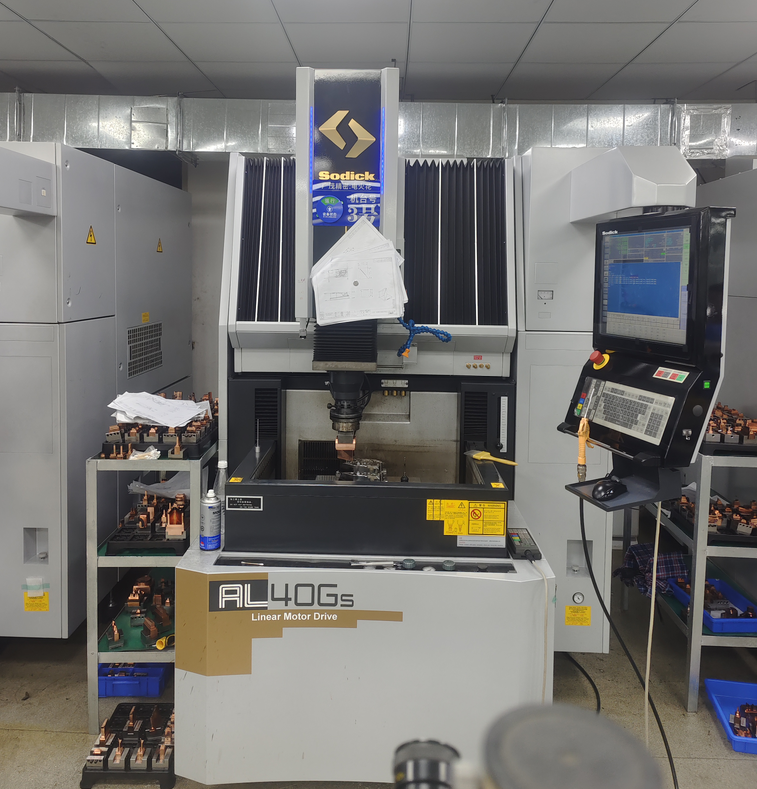 Electric discharge discharge machine