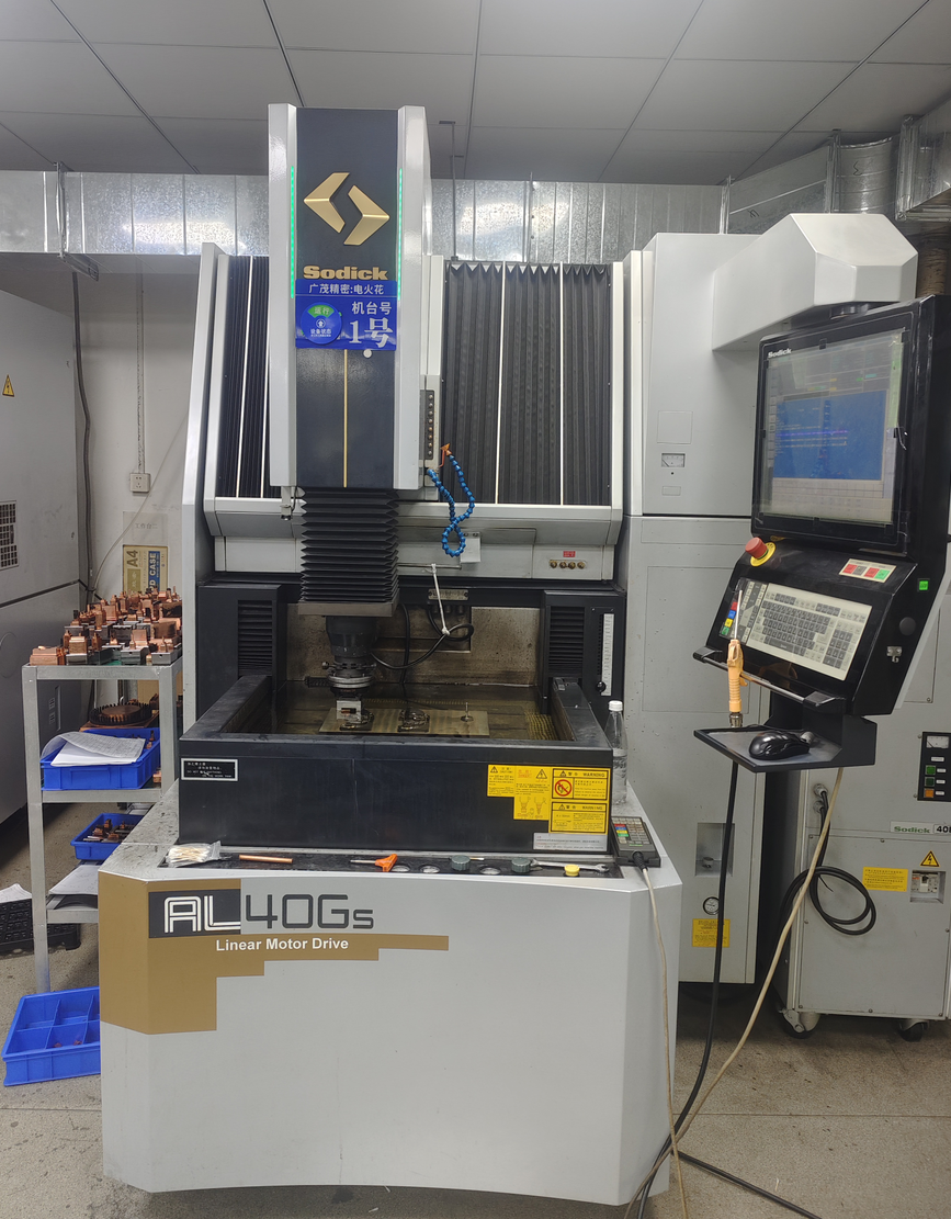 Electric discharge discharge machine