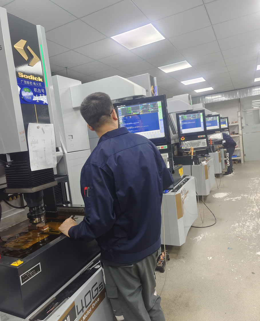Electric discharge discharge machine